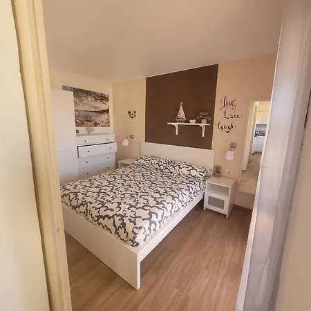 Apartment Surf House Mirice